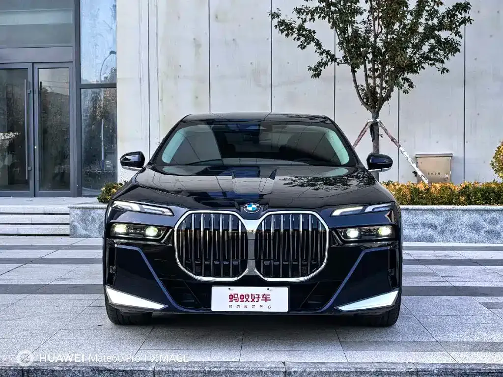 BMW 7 Series — фото 9