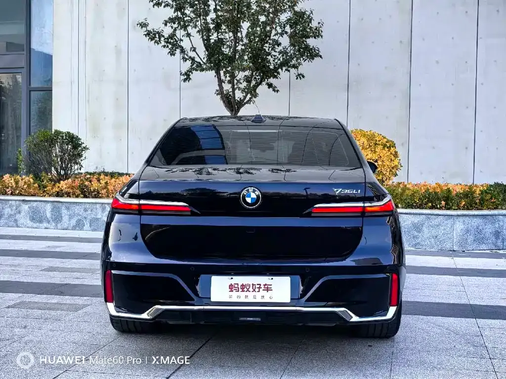 BMW 7 Series — фото 10