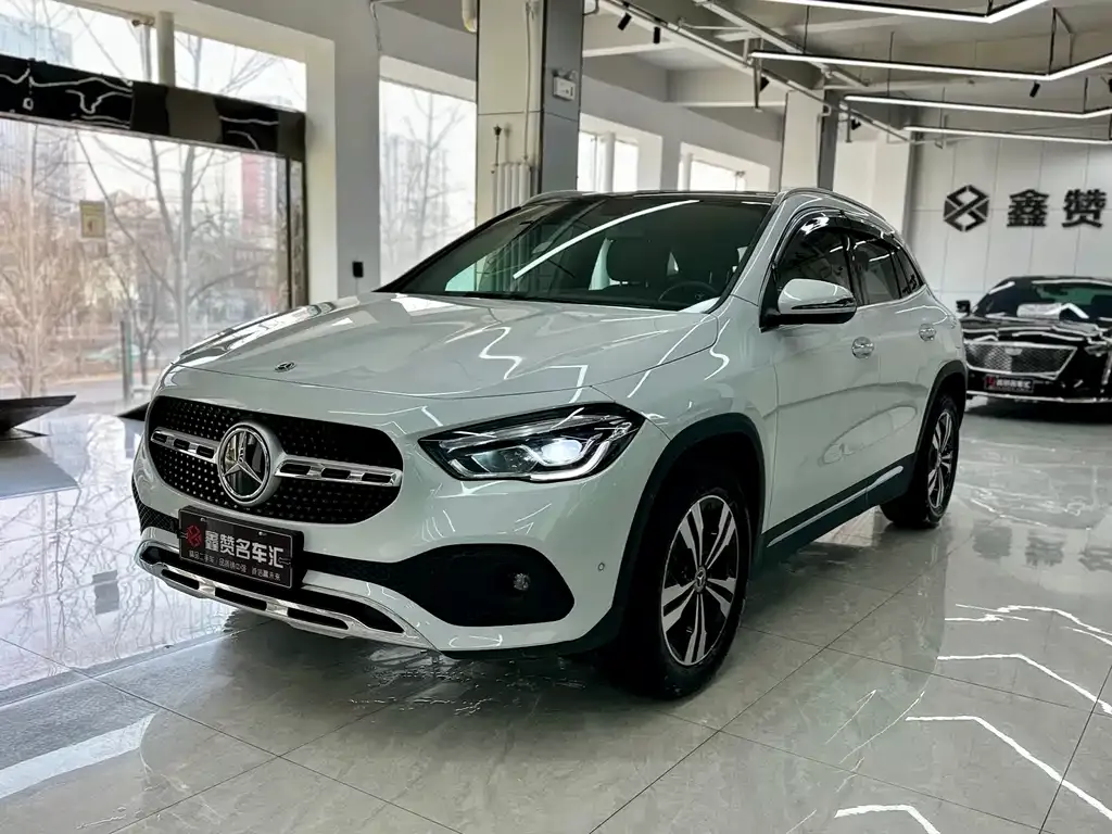 Mercedes-Benz GLA — фото 1