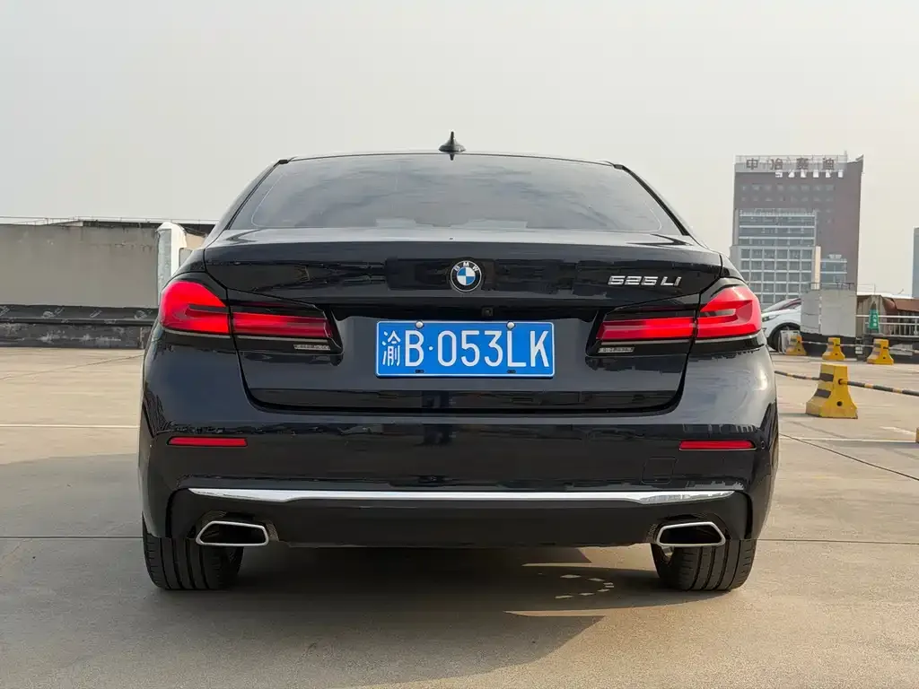 BMW 5 Series — фото 10
