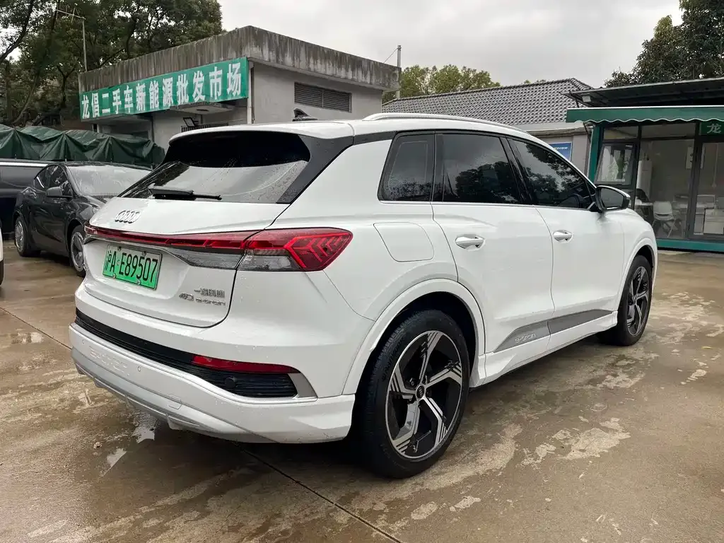 Audi Q4 e-tron — фото 8