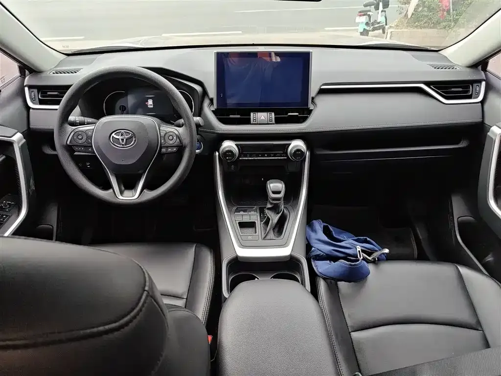 Toyota RAV4 — фото 3