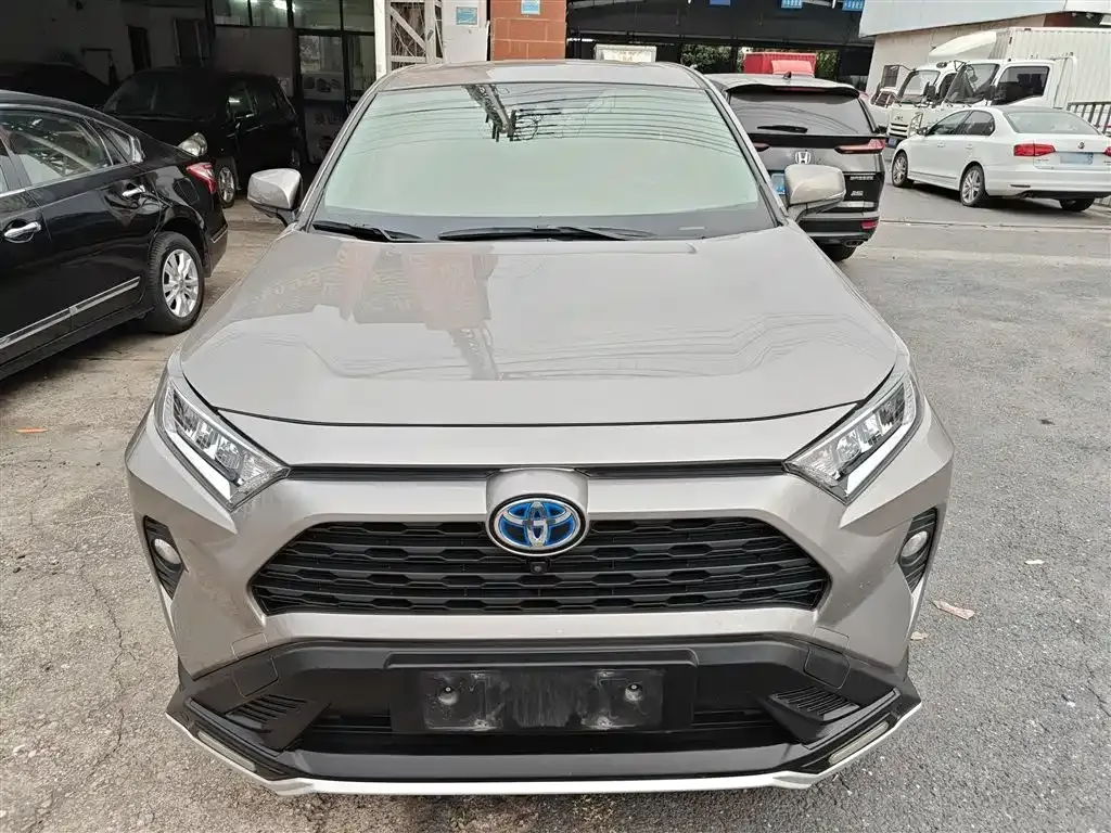 Toyota RAV4 — фото 7