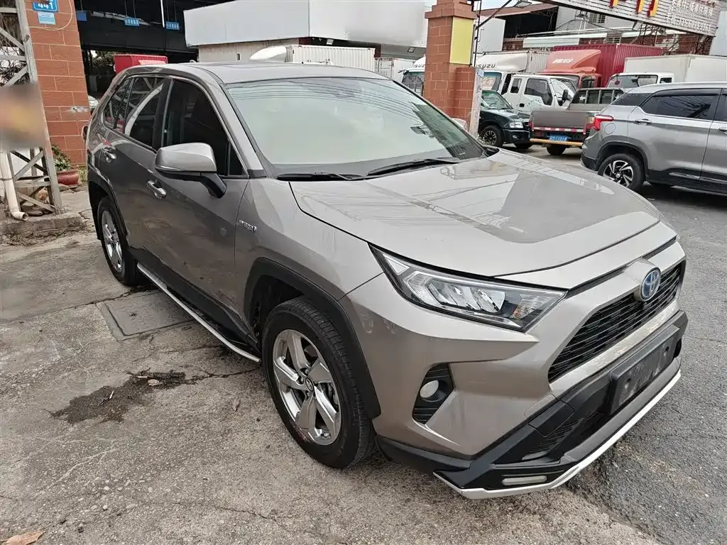 Toyota RAV4 — фото 10