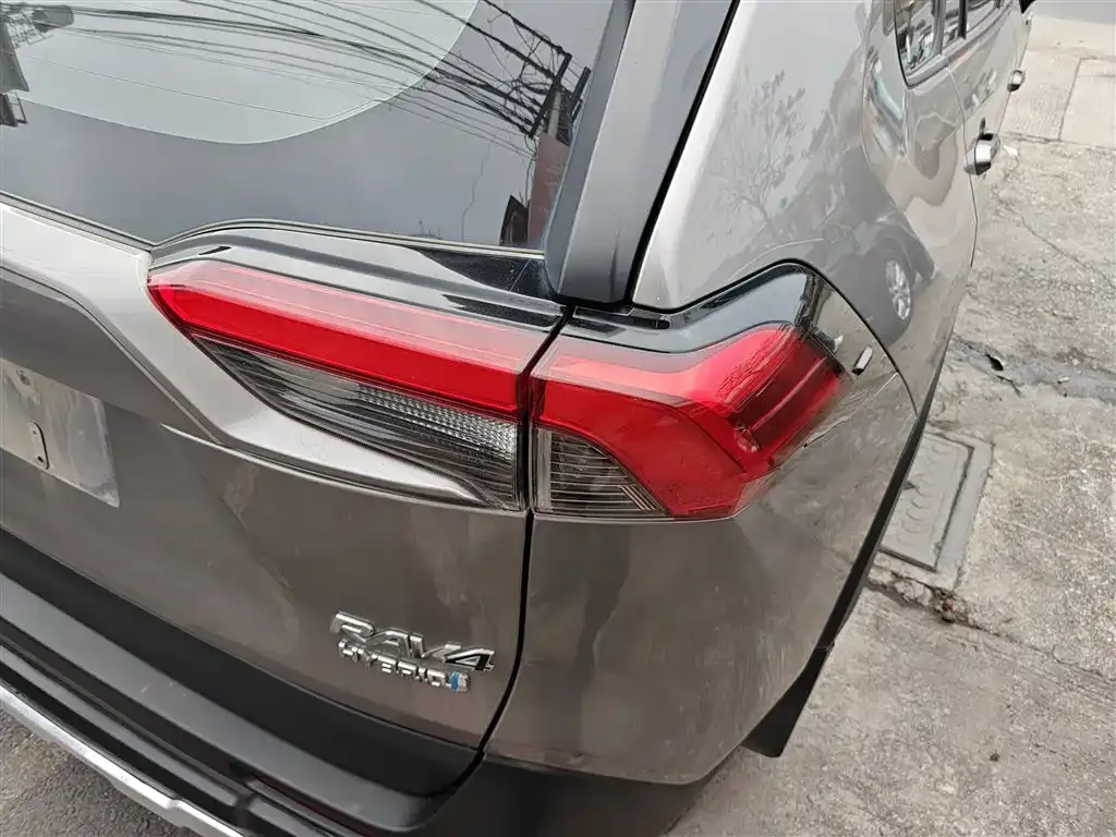 Toyota RAV4 — фото 5