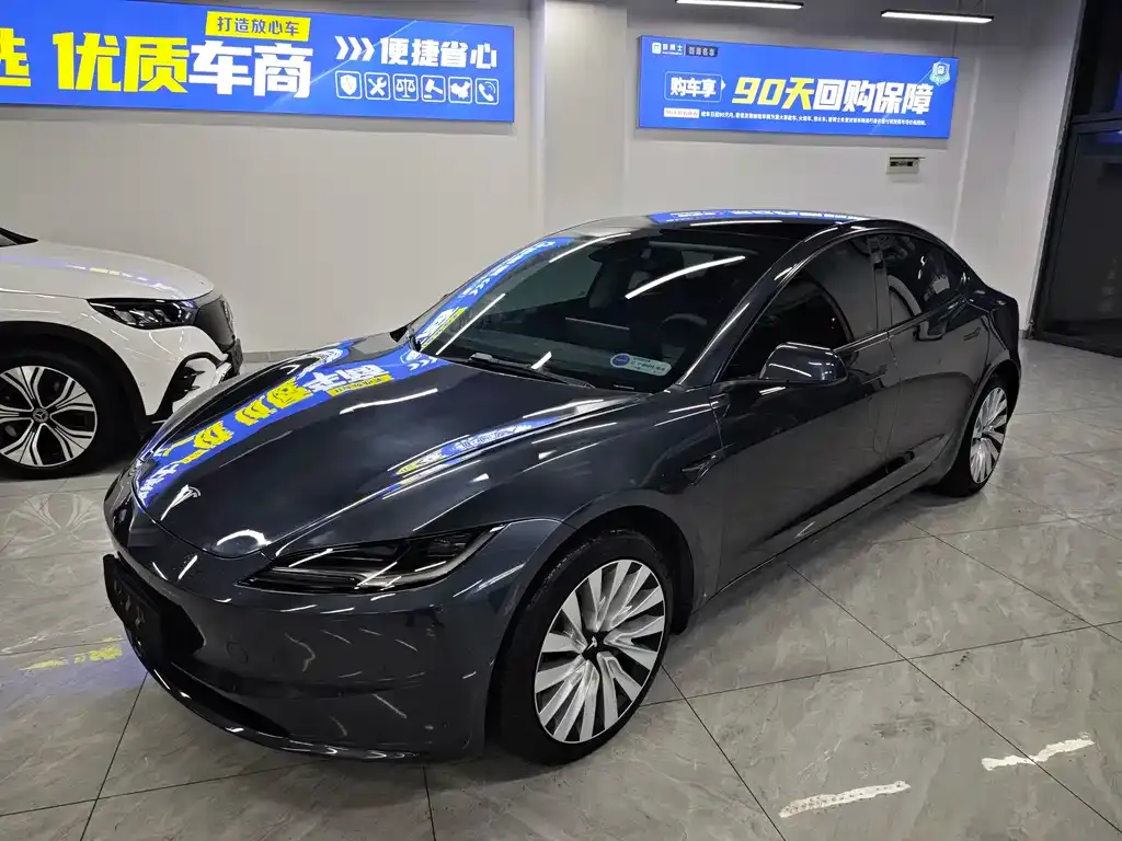Tesla Model 3 — фото 1