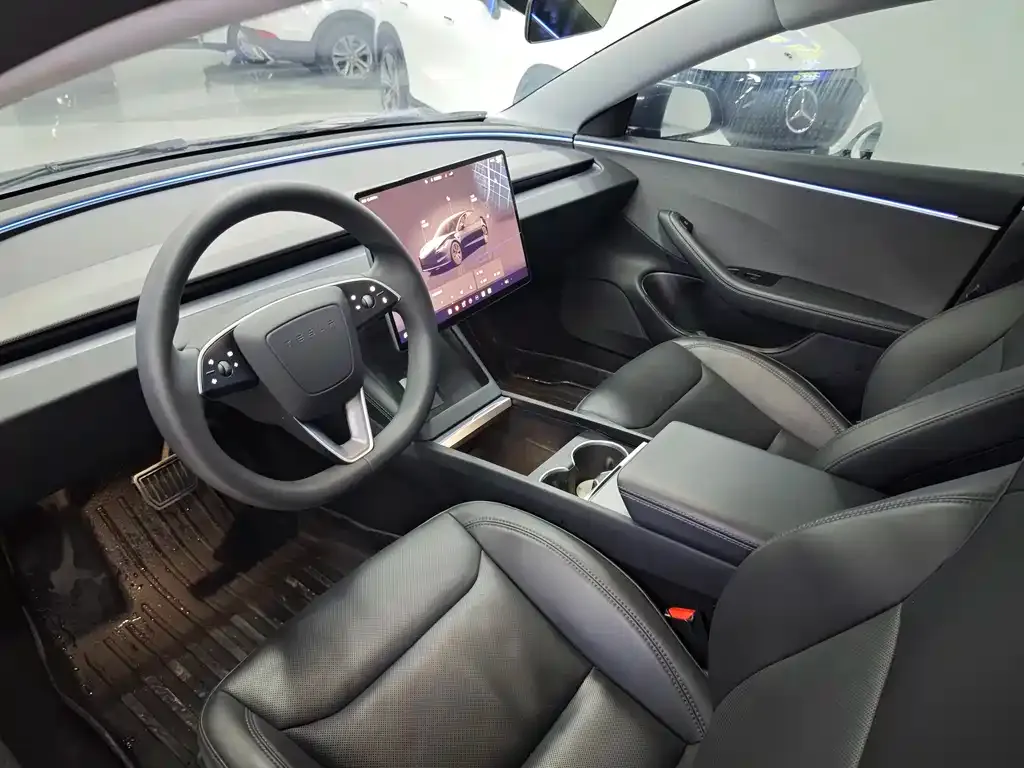 Tesla Model 3 — фото 9