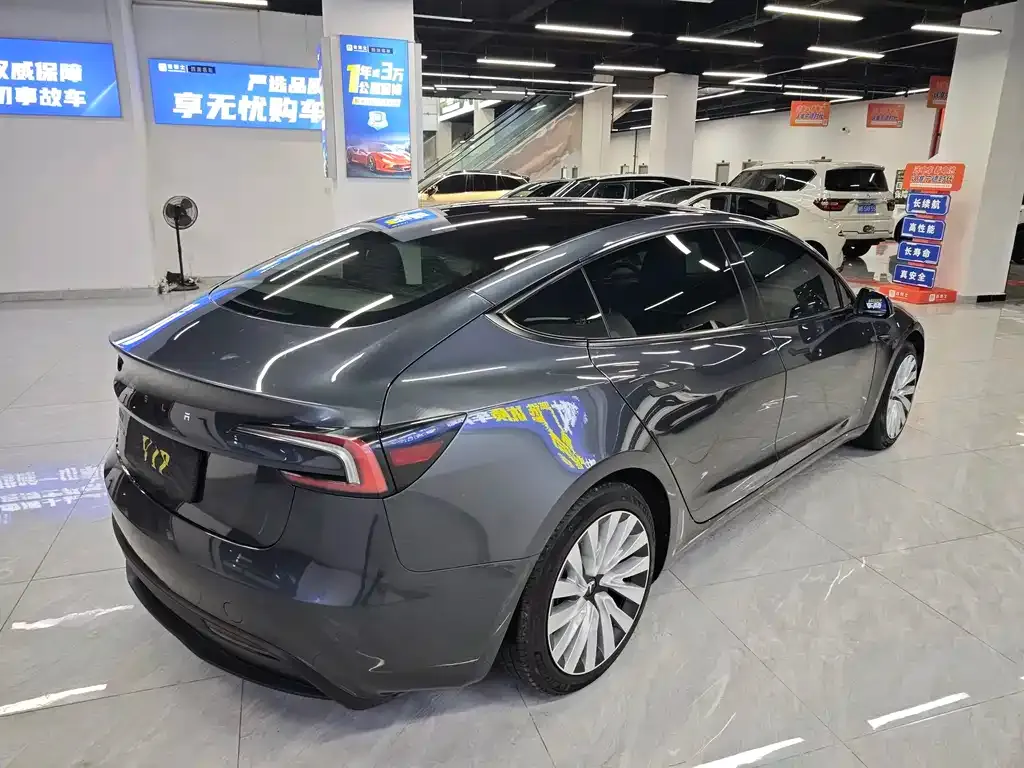 Tesla Model 3 — фото 10