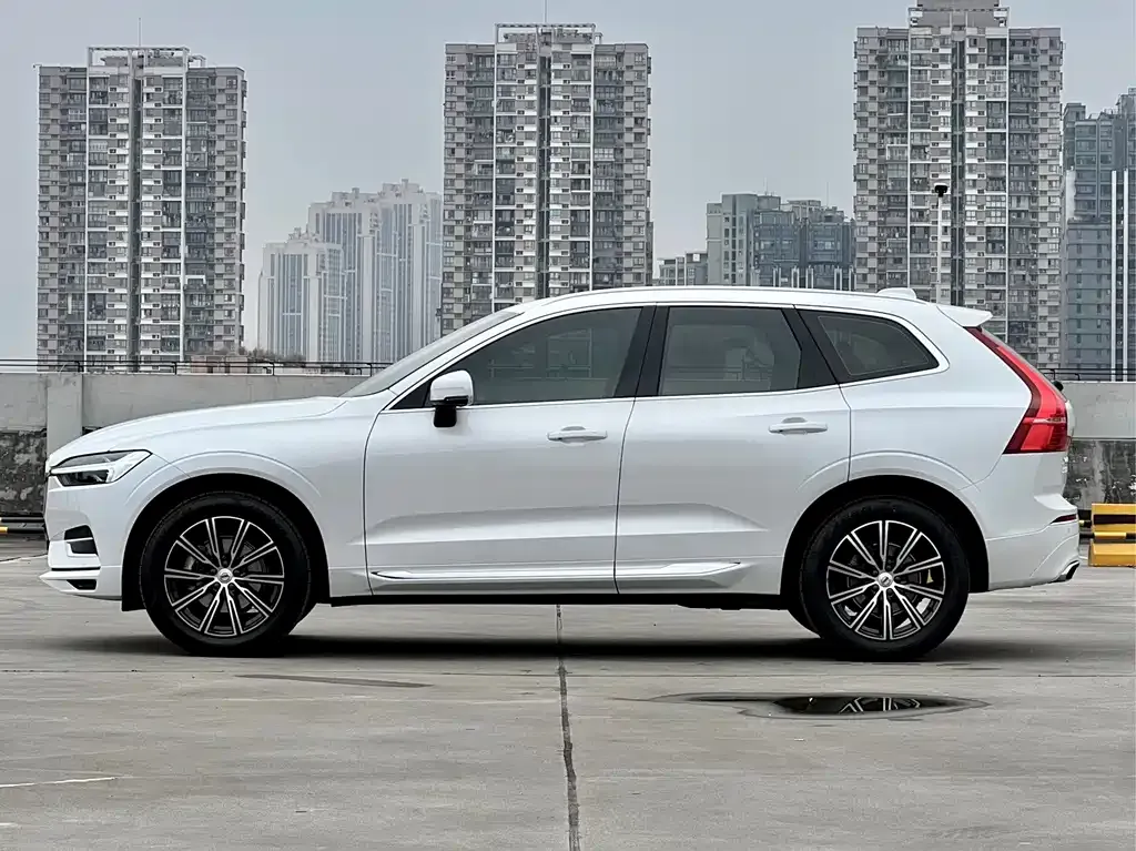 Volvo XC60 — фото 10