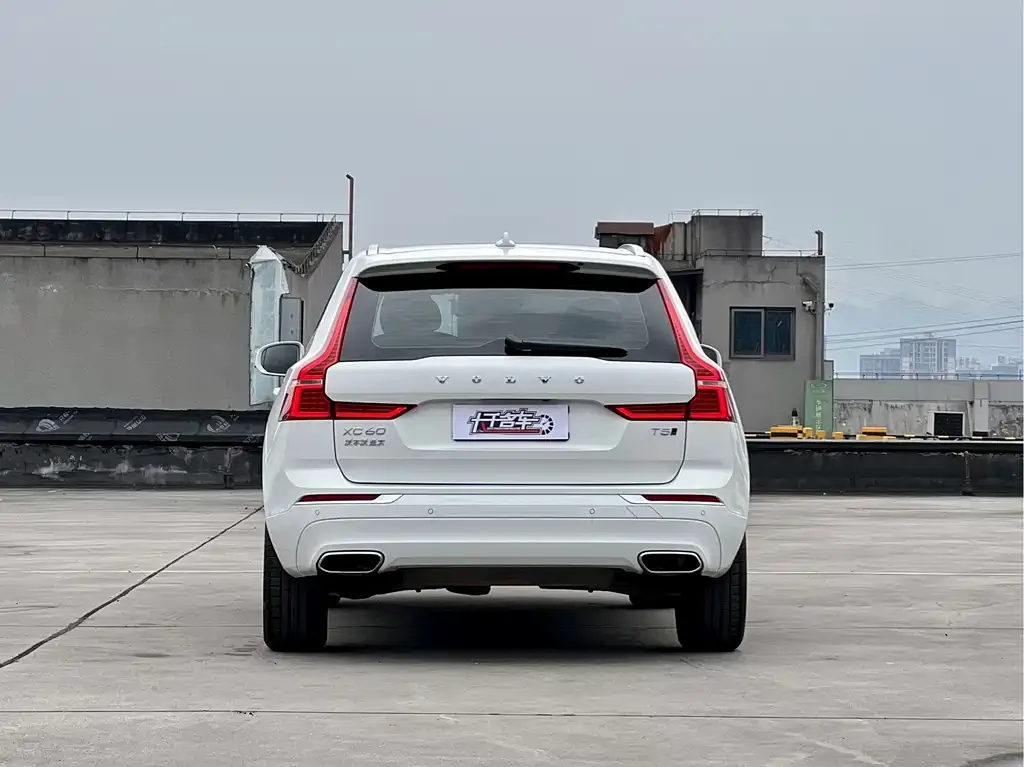 Volvo XC60 — фото 2
