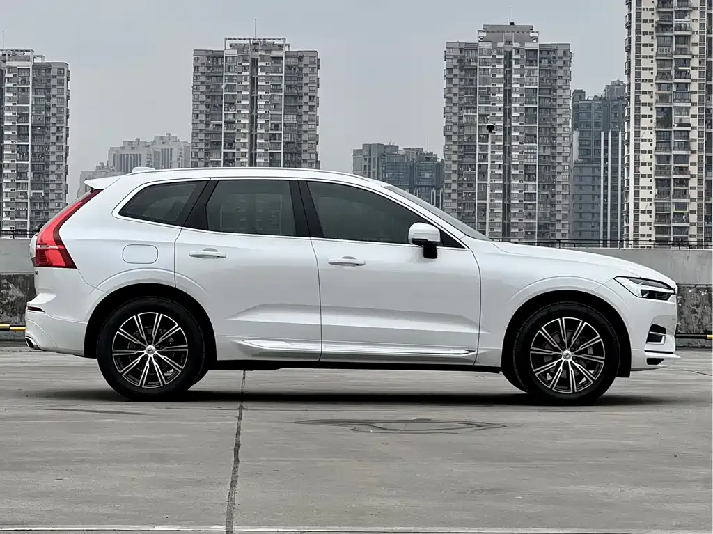 Volvo XC60 — фото 7