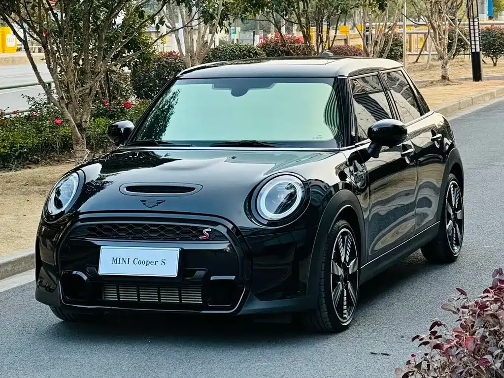 MINI Cooper (3-door) — фото 1