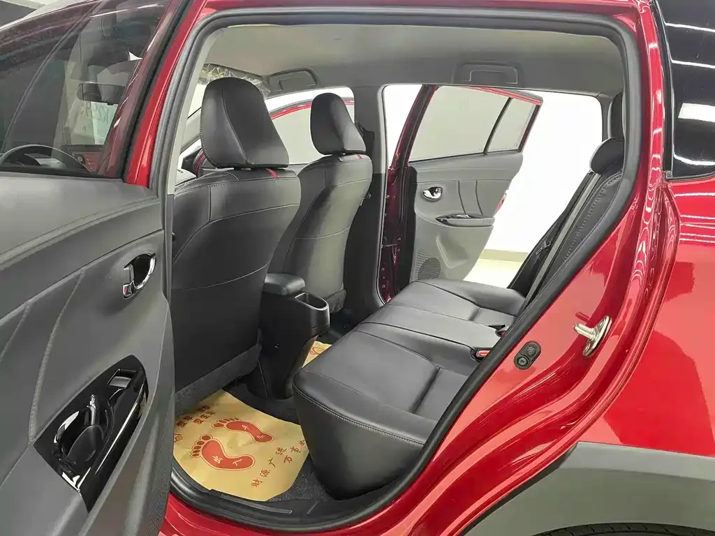 Toyota Yaris L — фото 6
