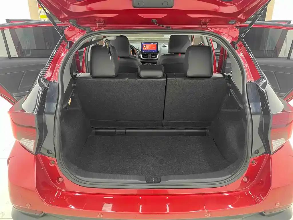 Toyota Yaris L — фото 4