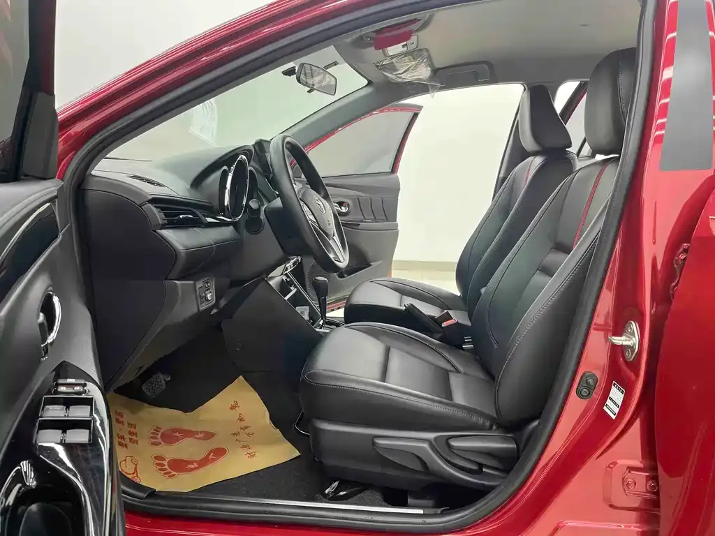 Toyota Yaris L — фото 5