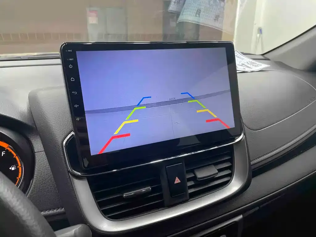 Toyota Yaris L — фото 3