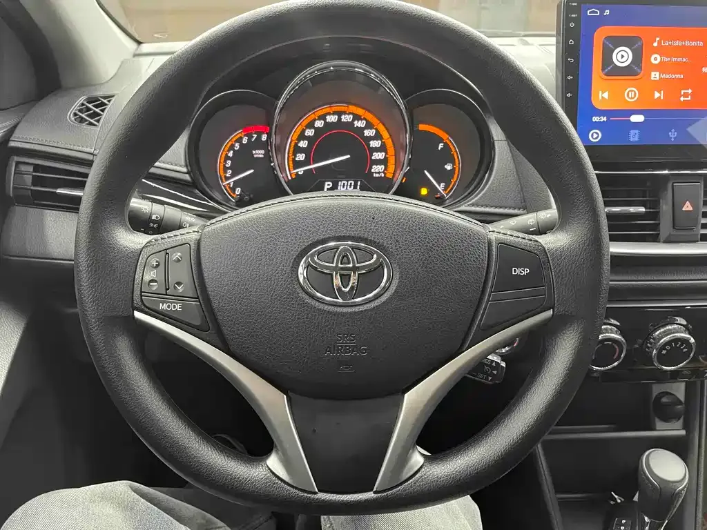 Toyota Yaris L — фото 10