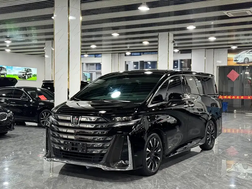 Toyota Vellfire — фото 1