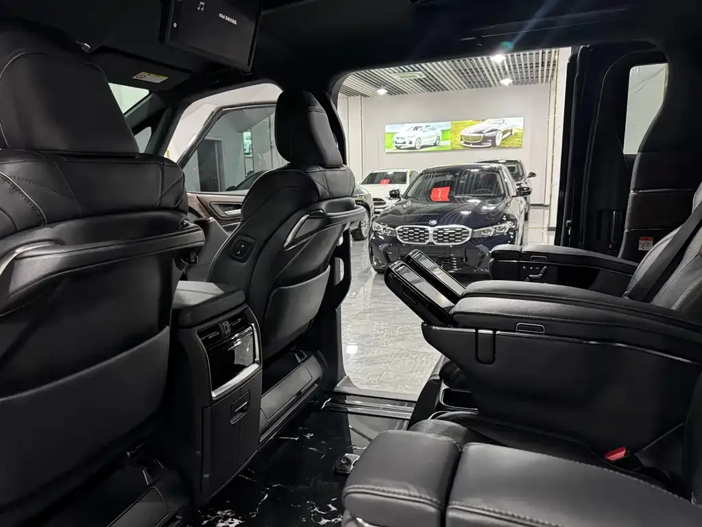 Toyota Vellfire — фото 5