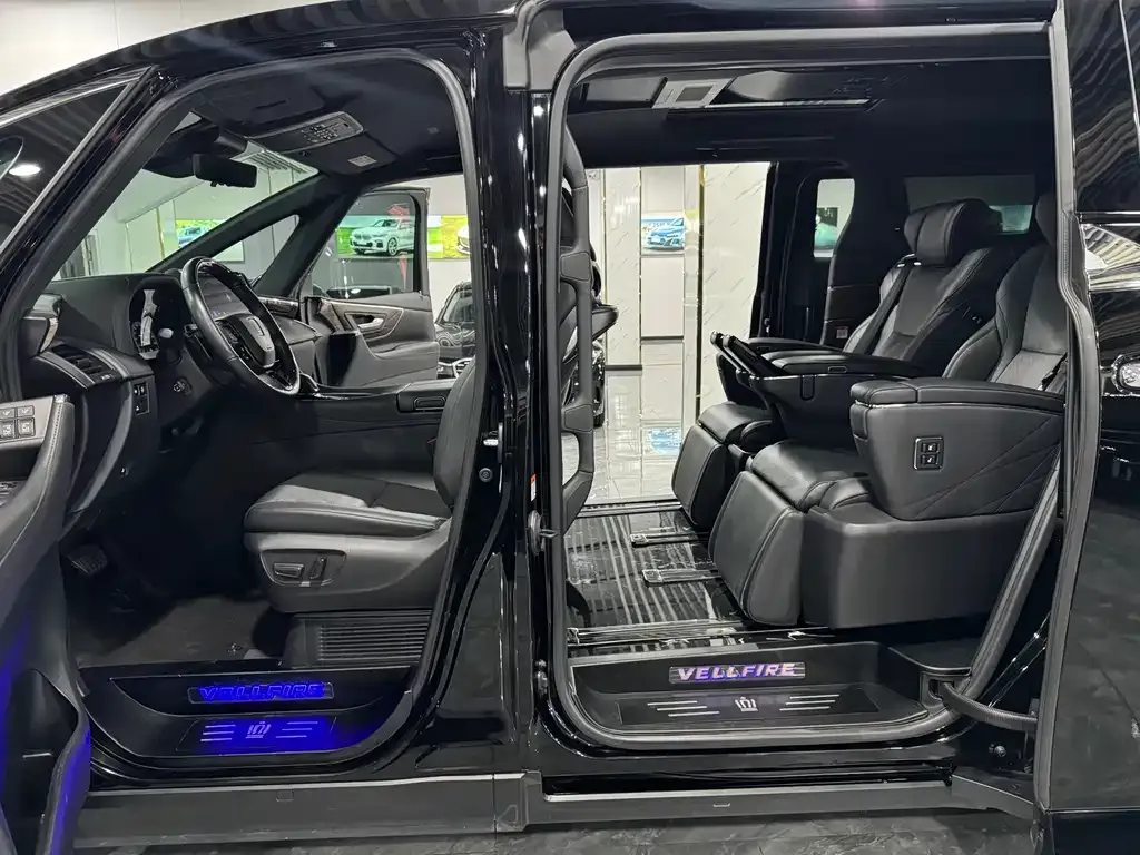 Toyota Vellfire — фото 7