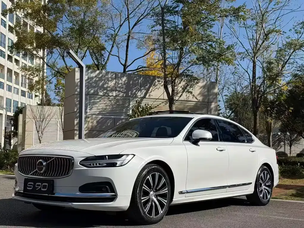 Volvo S90 — фото 1
