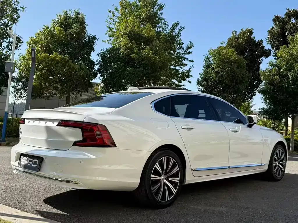 Volvo S90 — фото 9