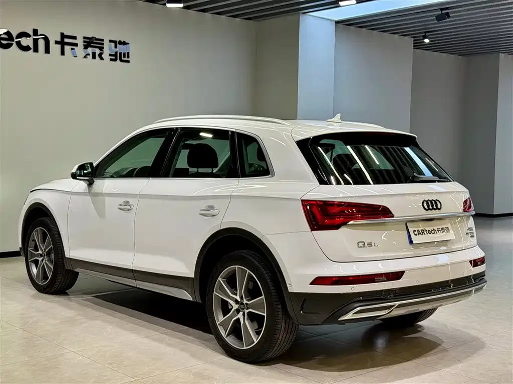 Audi Q5L — фото 5