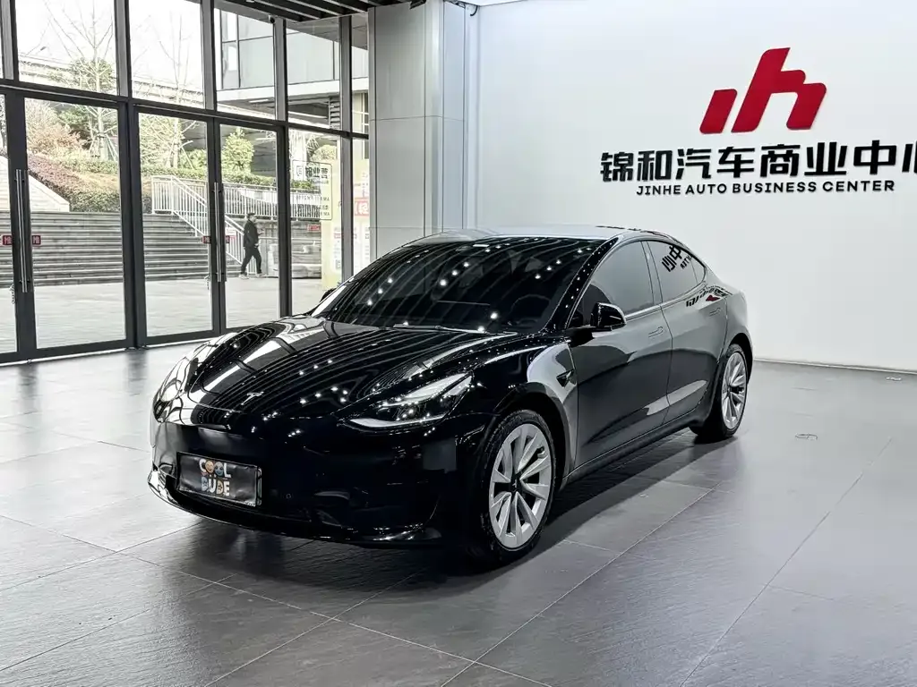 Tesla Model 3 — фото 1