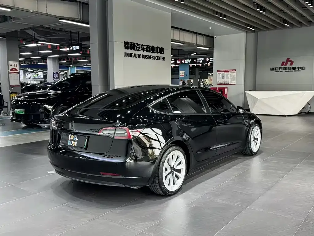 Tesla Model 3 — фото 5