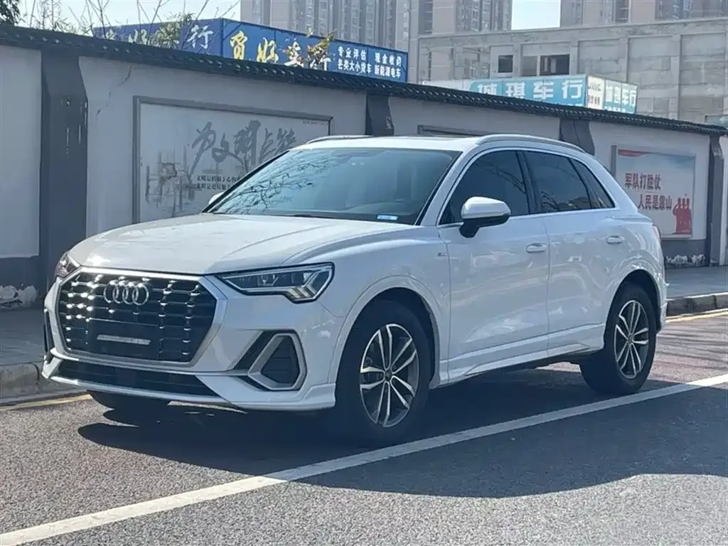 Audi Q3 — фото 1