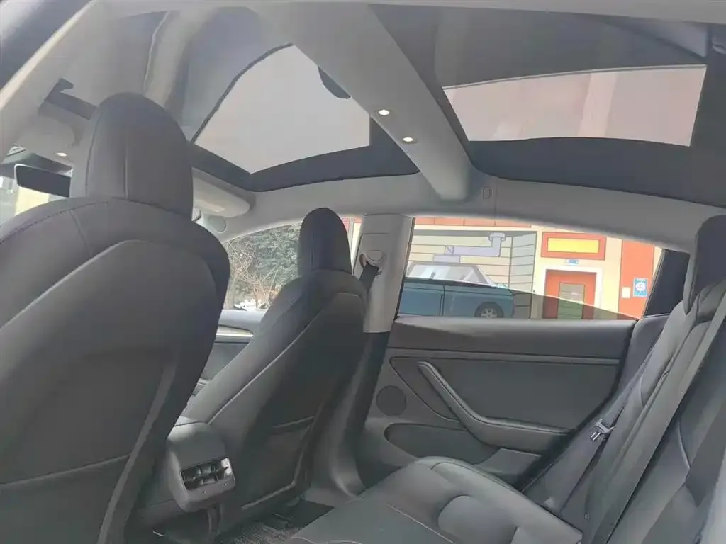 Tesla Model 3 — фото 4