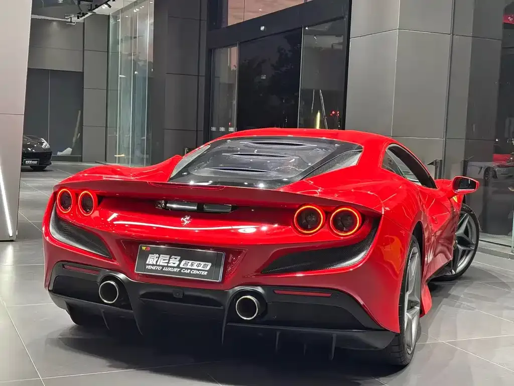 Ferrari F8 — фото 2