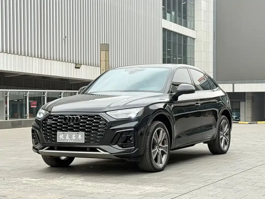 Audi Q5L Sportback — фото 1