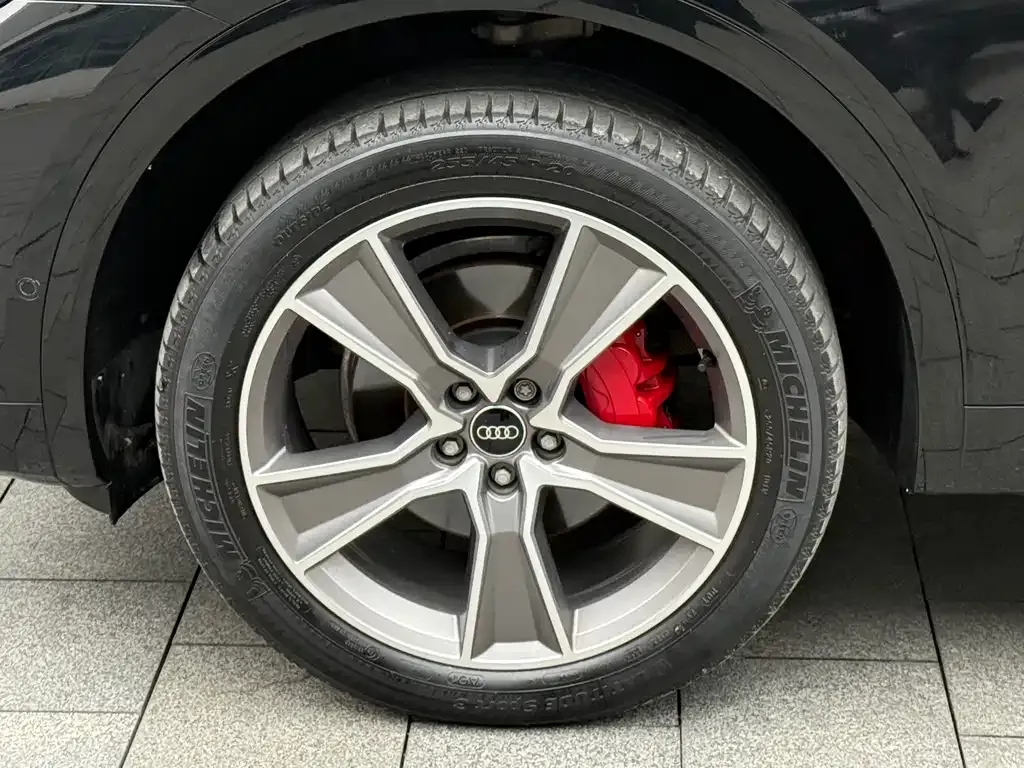 Audi Q5L Sportback — фото 8