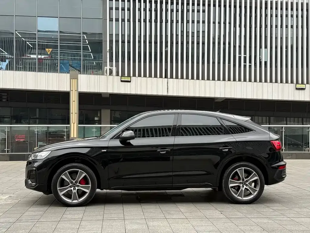 Audi Q5L Sportback — фото 10