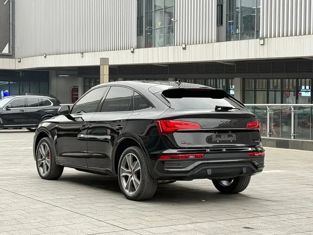Audi Q5L Sportback — фото 6