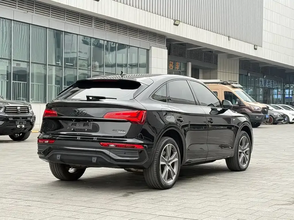 Audi Q5L Sportback — фото 2