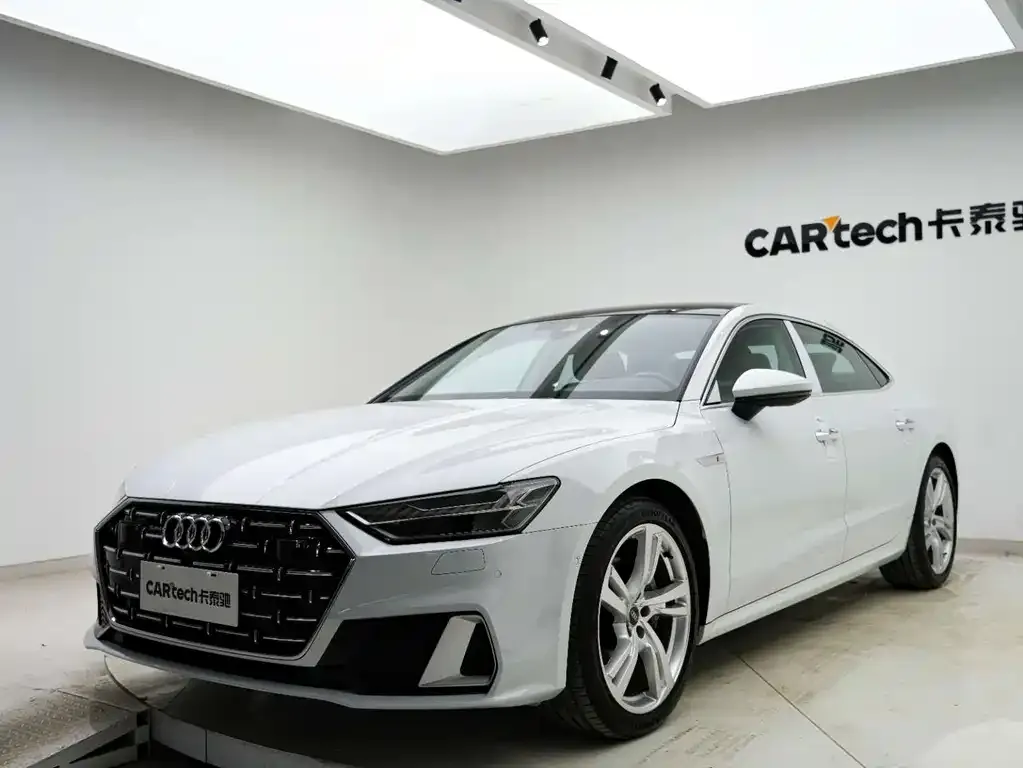 Audi A7L — фото 1