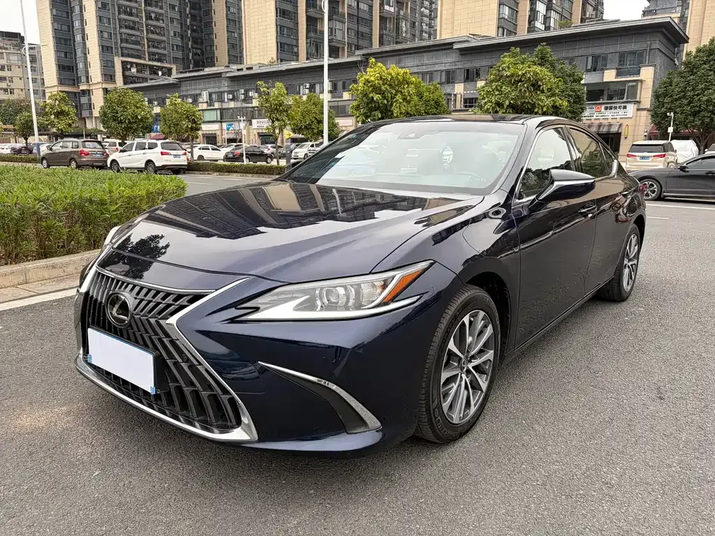 Lexus ES — фото 1