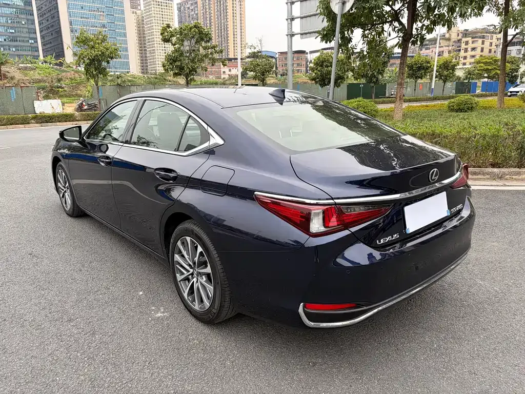 Lexus ES — фото 8