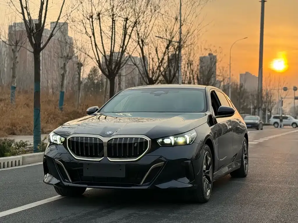BMW i5 — фото 1