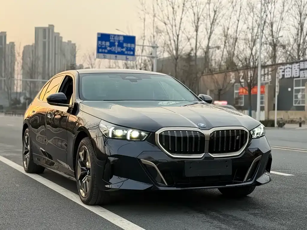 BMW i5 — фото 3