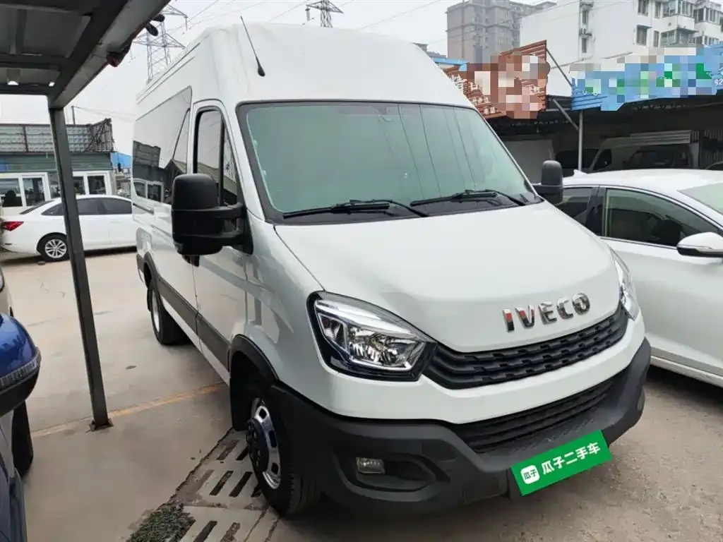 IVECO Ousheng — фото 4