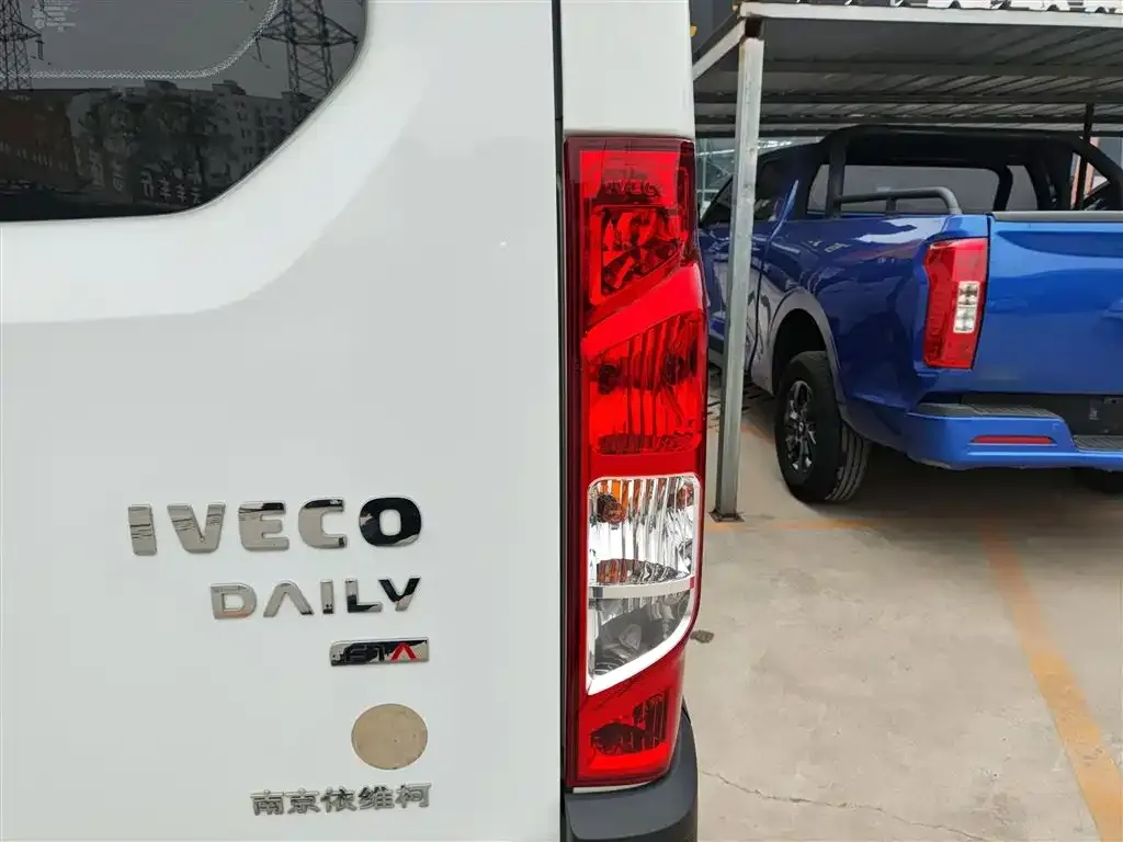 IVECO Ousheng — фото 3