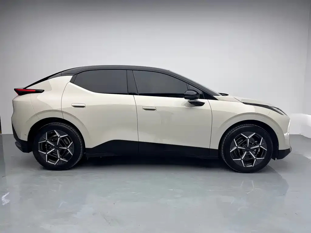 Lynk & Co Z20 — фото 10