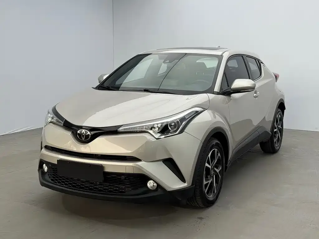 Toyota C-HR — фото 1
