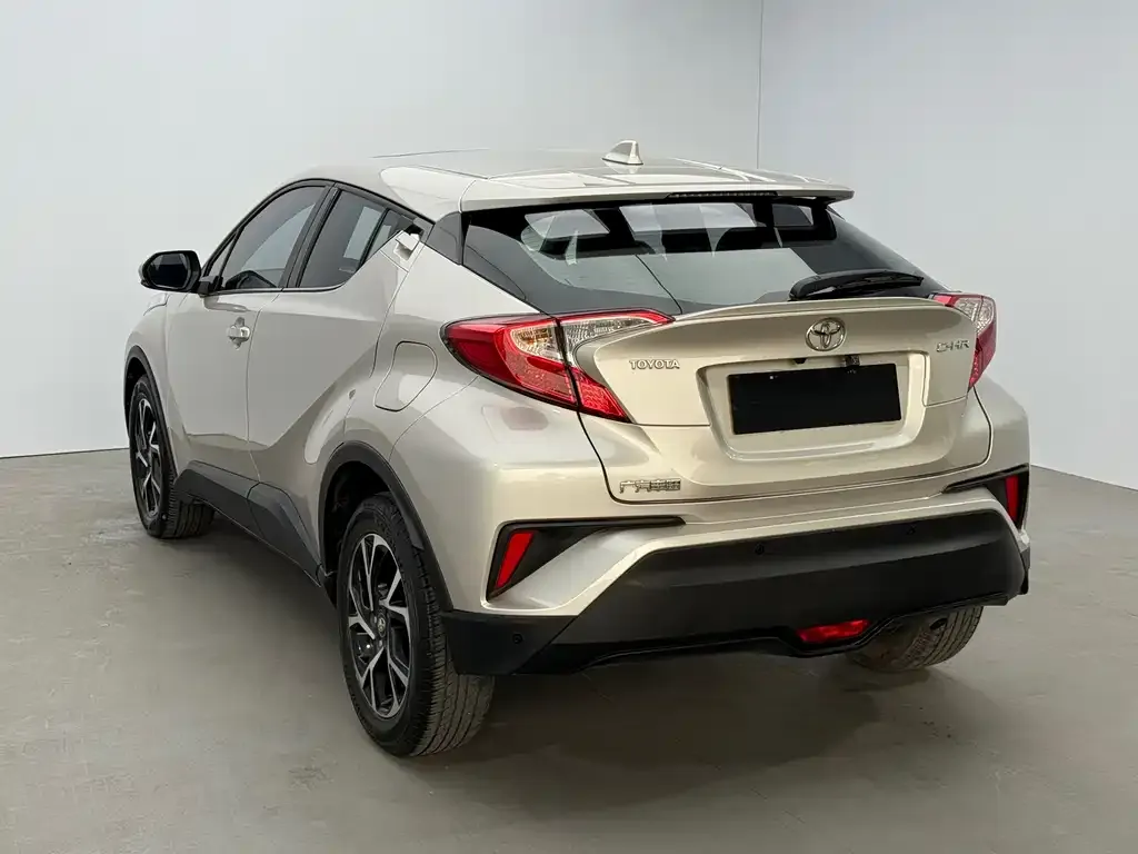 Toyota C-HR — фото 7