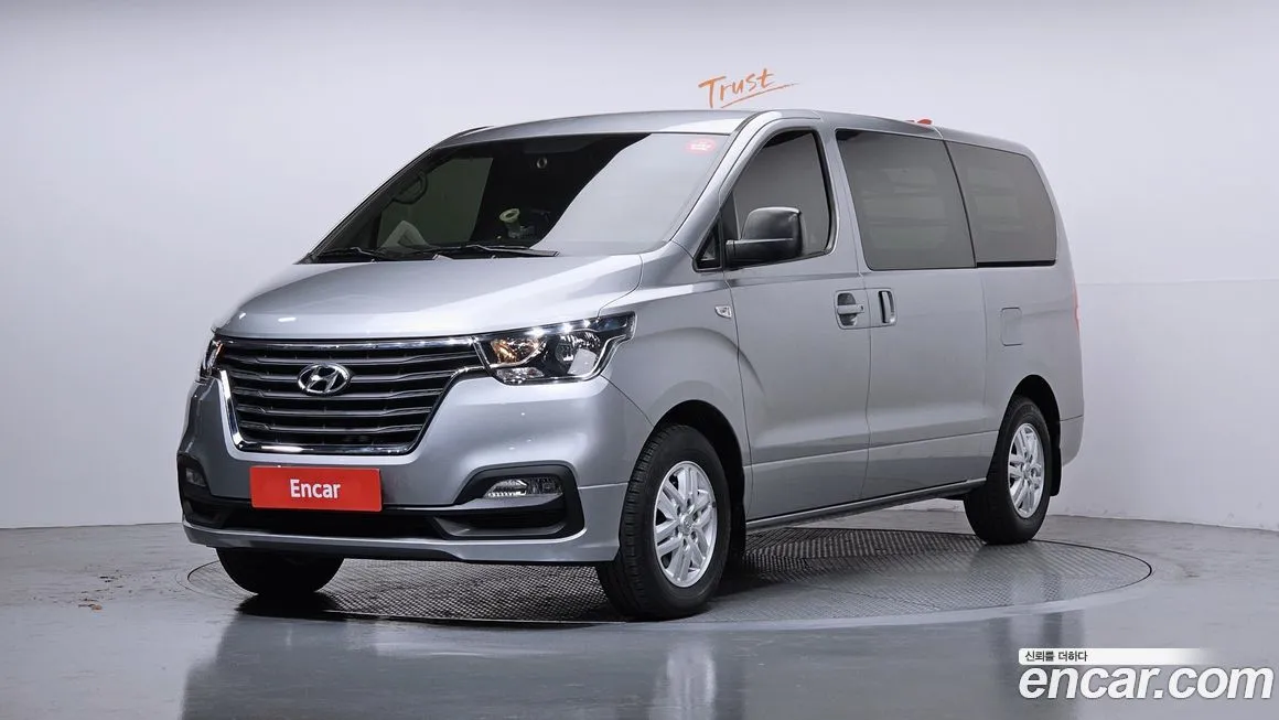 Hyundai Starex — фото 1