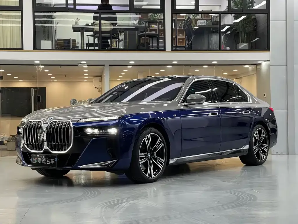 BMW 7 Series — фото 1