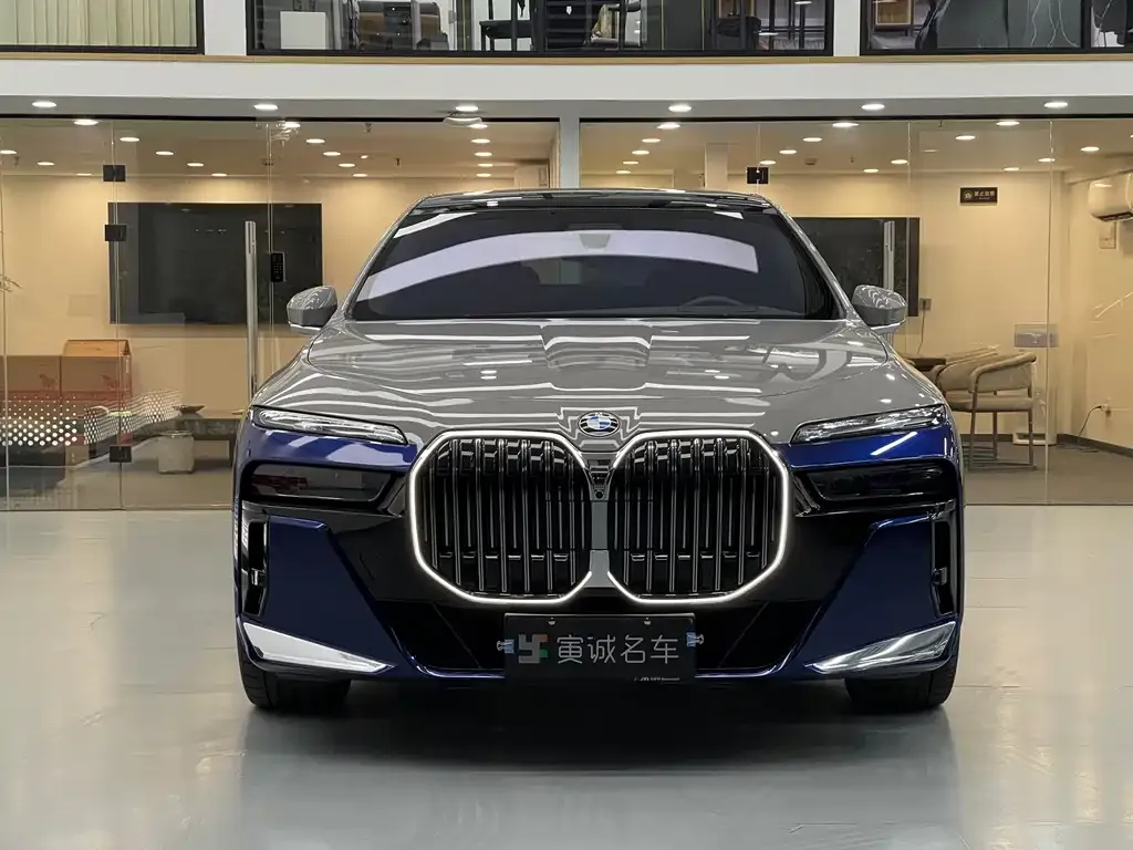 BMW 7 Series — фото 2